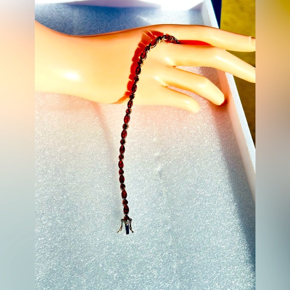 Red Garnet Bracelet 925 marked. 7 1/2” - Picture 2 of 7